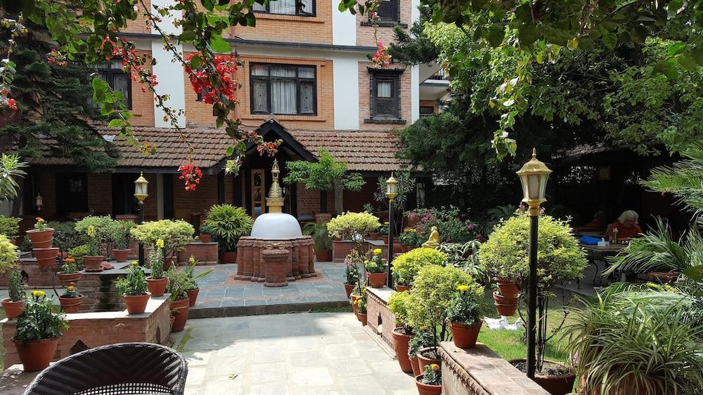 Hotel Ganesh Himal Kathmandu Bagian luar foto