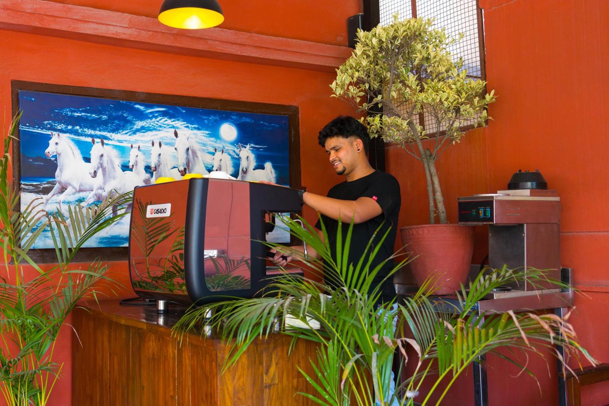 Hotel Ganesh Himal Kathmandu Bagian luar foto