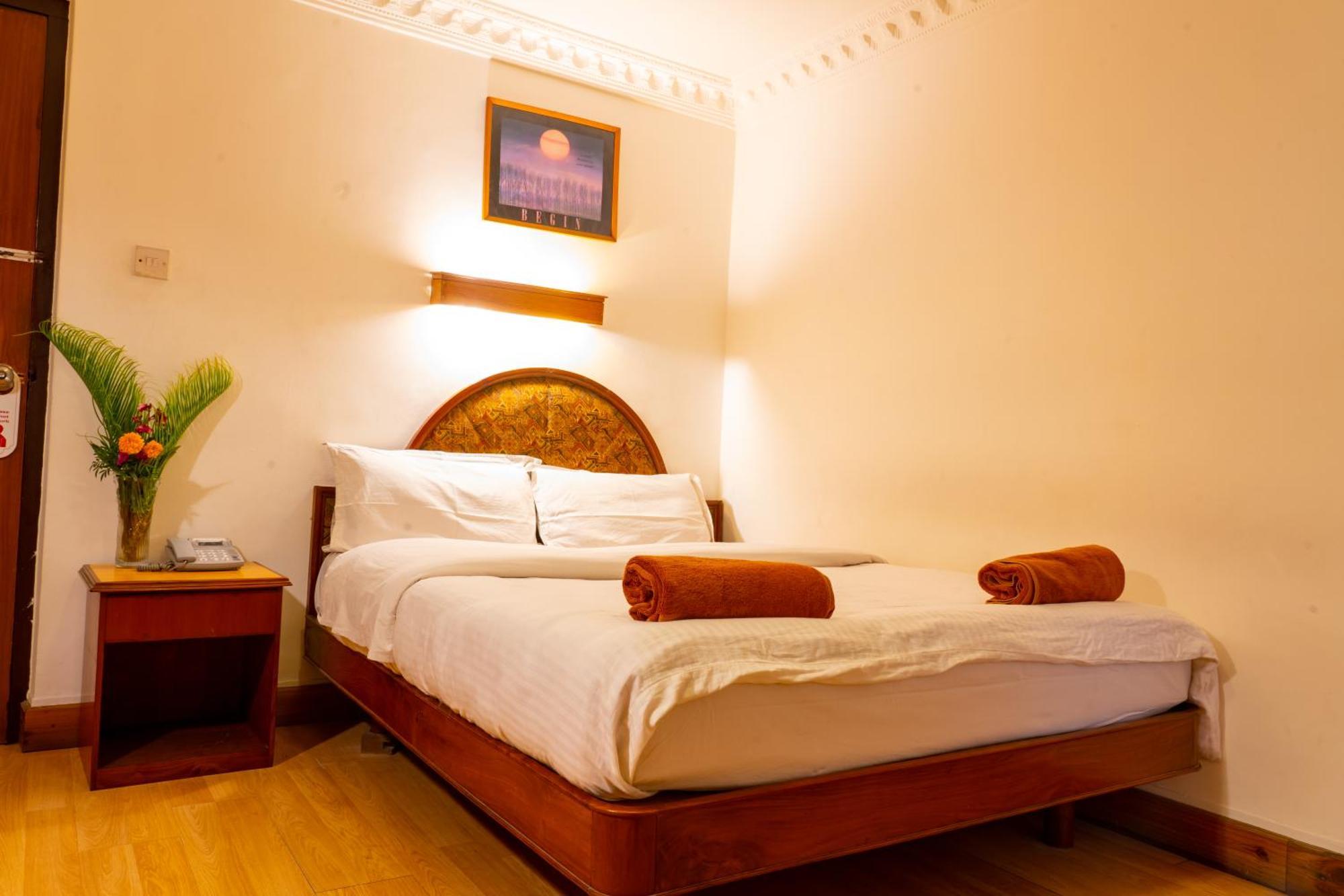 Hotel Ganesh Himal Kathmandu Bagian luar foto