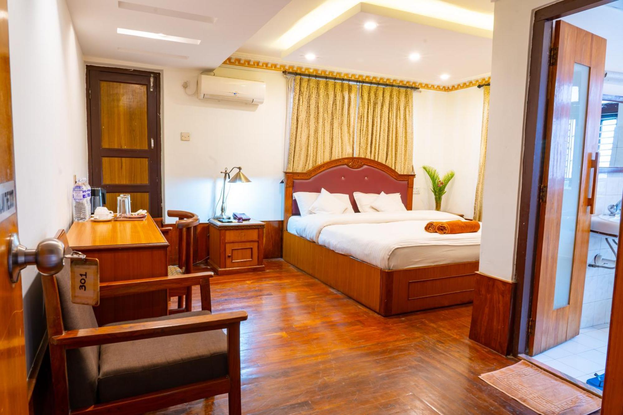 Hotel Ganesh Himal Kathmandu Bagian luar foto