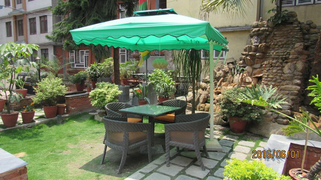 Hotel Ganesh Himal Kathmandu Bagian luar foto