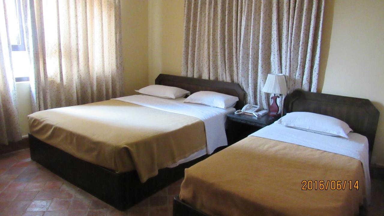 Hotel Ganesh Himal Kathmandu Bagian luar foto